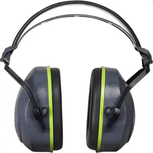Protetor Auricular Tipo Concha Inter Pro 22dB Camper - CA 51073 Descrição do Produto O Protetor Auricular Tipo Concha Inter Pro 22dB Camper CA 51073 é essencial para profissionais que buscam proteção auditiva eficiente em ambientes com níveis elevados de ruído. Projetado para oferecer conforto e segurança, este protetor tipo concha reduz eficazmente o som ambiente em 22dB, protegendo sua audição sem comprometer a comunicação. Ideal para uso prolongado, seu design ergonômico e almofadas macias garantem um ajuste perfeito e confortável, tornando-o ideal para uma ampla gama de aplicações industriais e comerciais. Aplicações Indústria de Manufatura e Metalurgia: Protege contra o ruído constante de maquinário pesado, prevenindo a perda auditiva. Construção Civil: Essencial para operários em canteiros de obras expostos a sons altos e contínuos. Aeroportos e Logística: Adequado para trabalhadores em pistas de aeroportos ou áreas de carga com ruídos intensos. Eventos e Shows: Ideal para profissionais trabalhando em eventos com som elevado, como técnicos de som e roadies. Diferenciais Redução de Ruído de 22dB: Proteção eficaz que atenua ruídos para níveis seguros, mantendo a integridade auditiva. Conforto Ergonômico: Almofadas auriculares macias e ajustáveis proporcionam conforto mesmo em uso prolongado. Arco Ajustável: Design flexível que se adapta a diferentes tamanhos de cabeça, garantindo um encaixe seguro. Leve e Durável: Construído com materiais de alta qualidade que garantem durabilidade e leveza. Ficha Técnica do Produto Marca: Camper Modelo: Inter Pro Certificado de Aprovação (CA): 51073 Material: Plástico ABS resistente com almofadas em espuma Redução de Ruído: 22dB Cor: Preto Peso: Leve, perfeito para uso prolongado Usabilidades Proteção Auditiva Segura: Reduz a exposição a ruídos potencialmente prejudiciais, ideal para ambientes industriais. Versatilidade em Diversos Setores: Adequado para uso em muitos ambientes diferentes, oferecendo proteção multifuncional. Facilidade de Ajuste e Uso: Design intuitivo que garante fácil colocação e ajuste, maximizando a eficiência no uso diário. Economia a Longo Prazo: Durabilidade que garante menos substituições, proporcionando excelente custo-benefício. Por Que Escolher a Loja do EPI? O Protetor Auricular Tipo Concha Inter Pro 22dB Camper CA 51073 é distribuído pela Loja do EPI, a loja que mais cresce no segmento de Proteção Individual no Brasil. Ao optar por nossos produtos, você garante: Qualidade Comprovada: Produtos rigorosamente testados para atender aos mais altos padrões de segurança e eficácia. Entrega Rápida e Segura: Com alcance em todo o Brasil, asseguramos que você receba seu equipamento de proteção rapidamente. Atendimento Especializado: Nossa equipe está sempre pronta para ajudar você a encontrar os produtos ideais para suas necessidades de proteção. Proteja sua audição com o protetor auricular Camper e experimente a qualidade e segurança que somente a Loja do EPI pode oferecer. Loja do EPI - Proteção individual com qualidade e confiabilidade. Visite nosso e-commerce para explorar nossa linha completa de produtos. Entregamos para todo o Brasil!